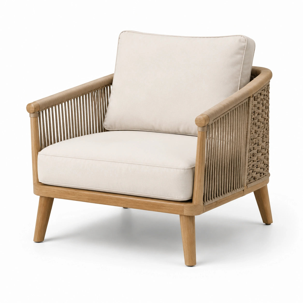 Sillón de madera con cojines de poliéster crema