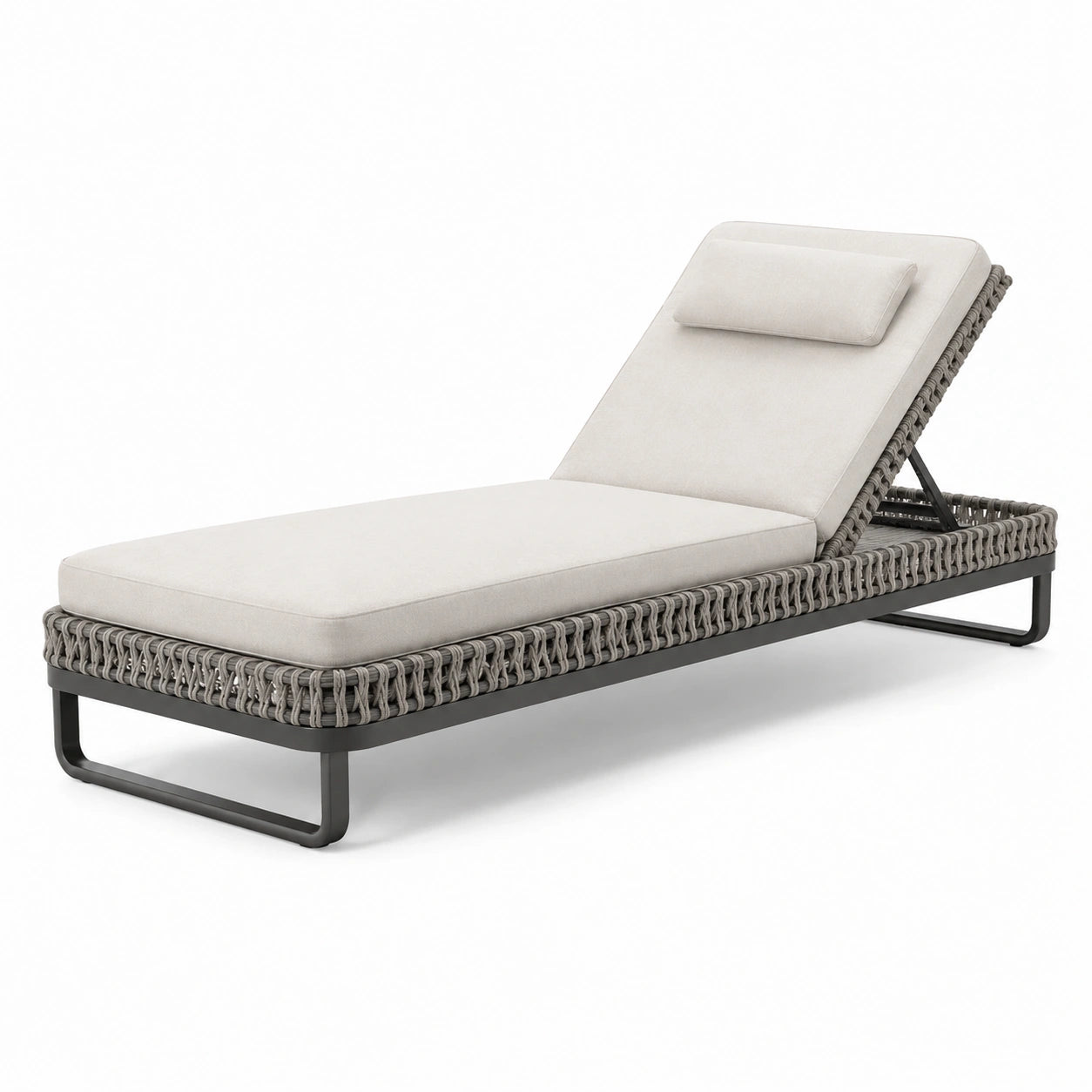 Tumbona de aluminio y cuerda con cojín beige