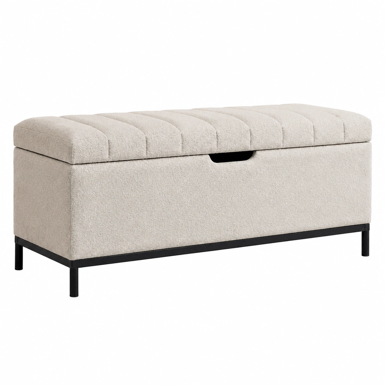 Banco de tela beige con patas de metal y almacenamiento